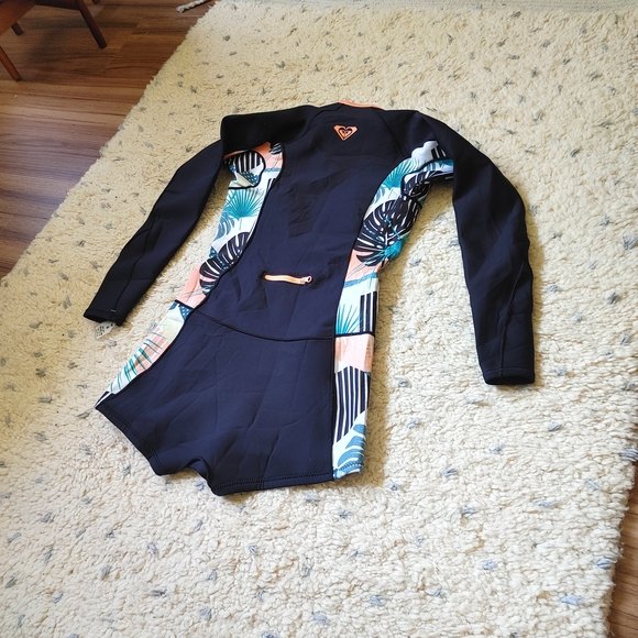 Roxy Other - Roxy Women's Black Wetsuit with Tropical Side Panels